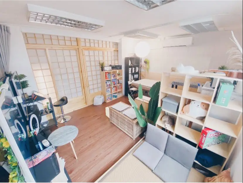 簡約風室內250呎Partyroom連150呎獨立露台 (可容納4-12人)