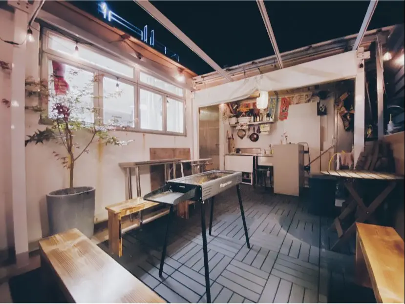簡約風室內250呎Partyroom連150呎獨立露台 (可容納4-12人)