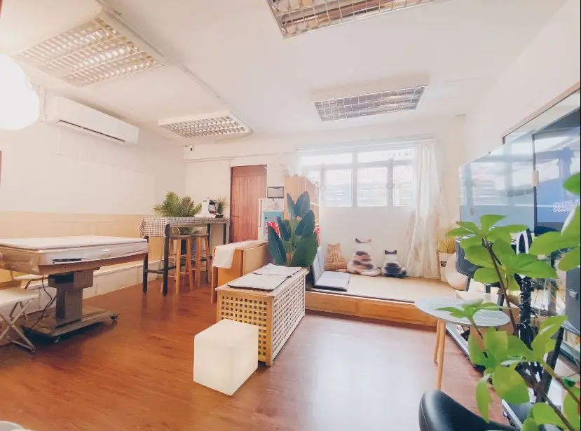 簡約風室內250呎Partyroom連150呎獨立露台 (可容納4-12人)